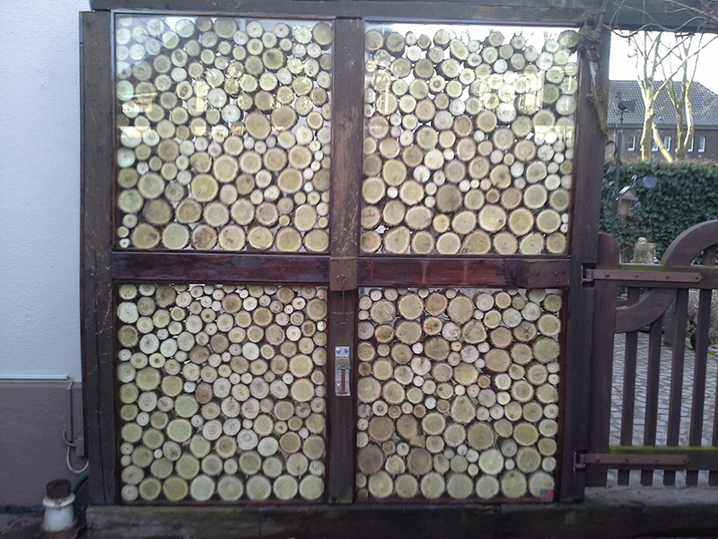 Sanierung einer Sichtschutzwand mit Akazienholz
